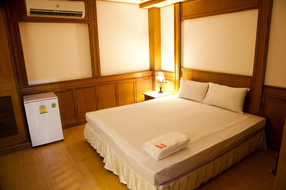 Zaza Hotel Samut Prakan Exterior foto